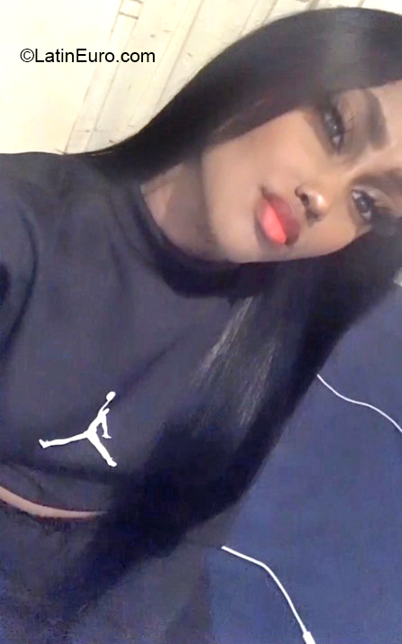 Date this beautiful Dominican Republic girl Arlenis from Santiago De Los Caballeros DO40102