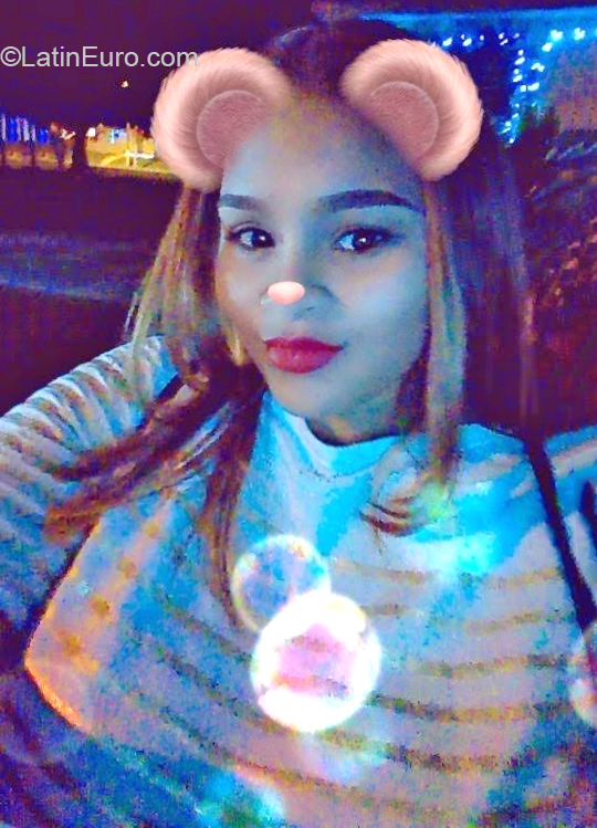 Date this cute Dominican Republic girl Carolyn from Santo Domingo DO40110