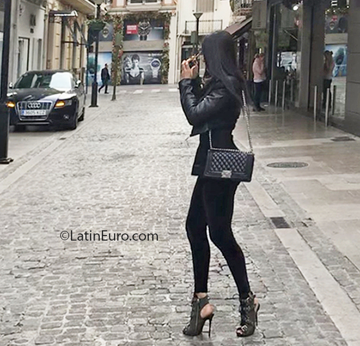Date this hard body Spain girl Mari from Valencia ES646