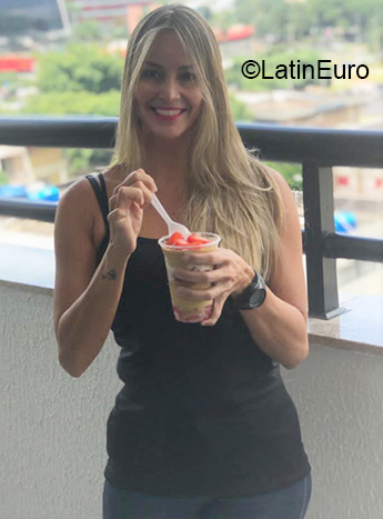Date this tall Brazil girl Alyne from Brasilia BR11432