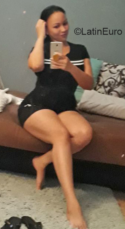 Date this delightful Dominican Republic girl Anny from Santo Domingo DO40147