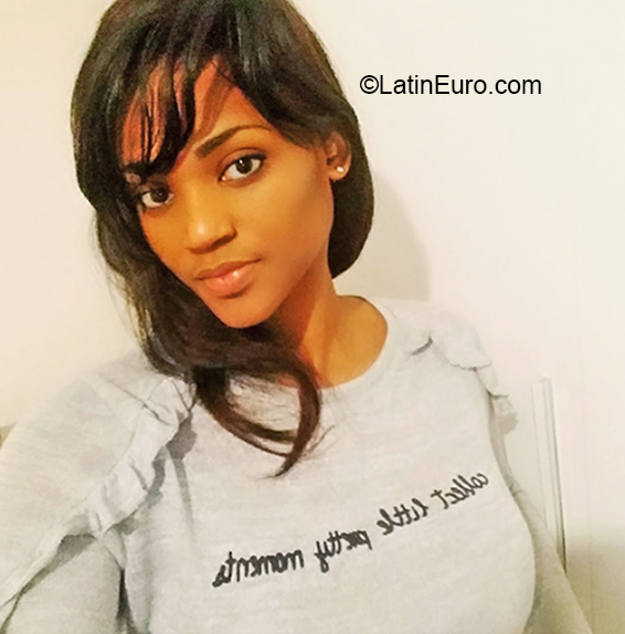 Date this gorgeous Italy girl Miky from Mondovi IT354