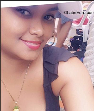 Date this nice looking Dominican Republic girl Vanessa from Santo Domingo DO40159