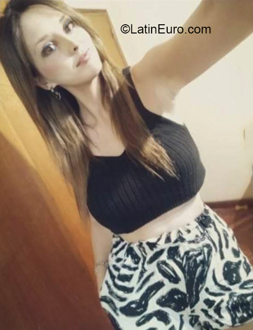 Date this charming Argentina girl Agustina from Tucuman AR816