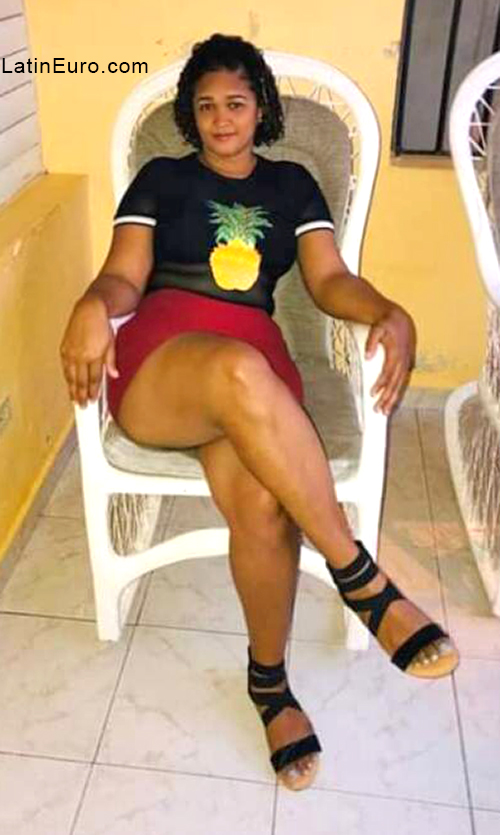 Date this voluptuous Dominican Republic girl Maria from Santo Domingo DO40177