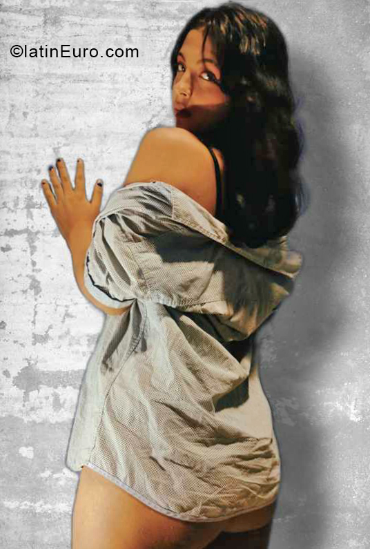 Date this beautiful Colombia girl Valentina from Bucaramanga CO30767