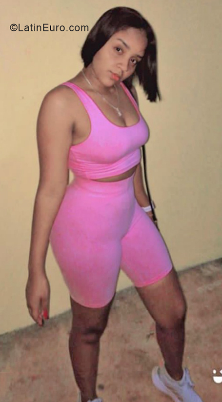 Date this fun Dominican Republic girl Heily from Santo Domingo DO40181