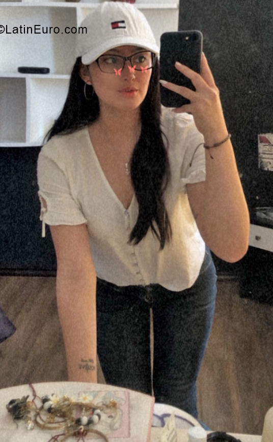 Date this hot Ecuador girl Pamela from Quito EC847