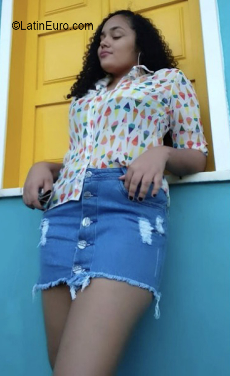 Date this happy Brazil girl Flavia from Feira De Santana BR11445