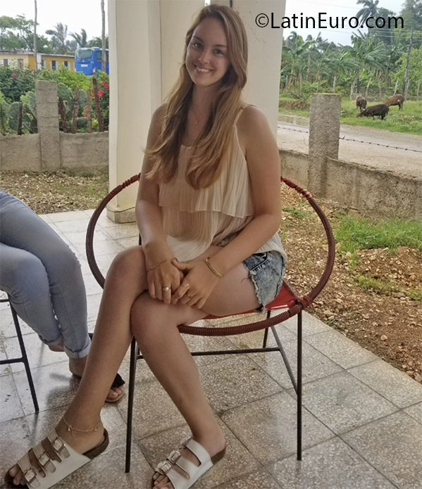 Date this charming Cuba girl Liliana from Camaguey CU792