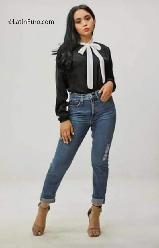 Date this stunning El Salvador girl Guadalupe from La Libertad SV172