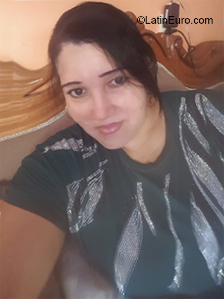 Date this hard body Dominican Republic girl Doraliza from Cotui DO40224