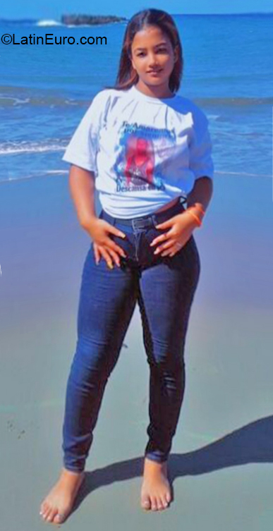Date this hard body Dominican Republic girl Yasmin from Mao DO40230