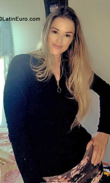 Date this gorgeous Brazil girl Viv from Sao Paulo BR11638