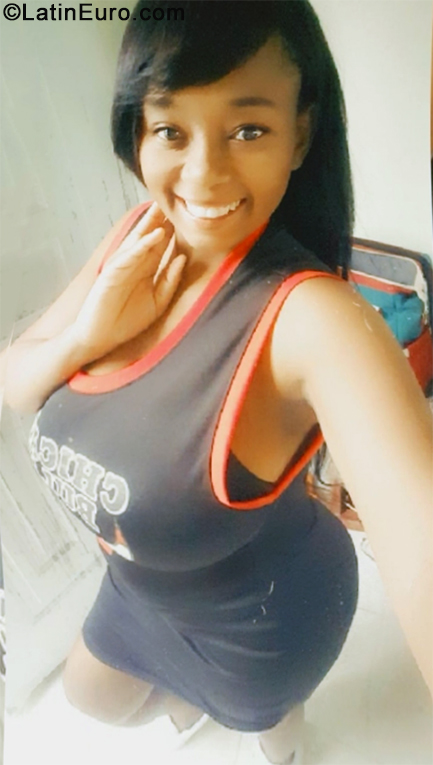 Date this athletic Dominican Republic girl Elisa from Higuey DO40272