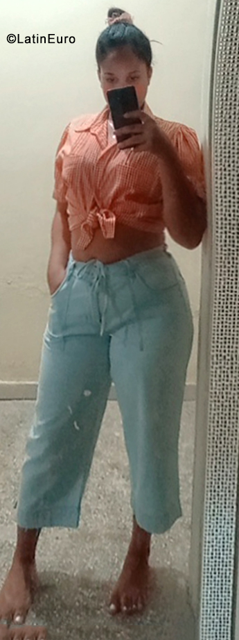Date this tall Dominican Republic girl Cintia from Santo Domingo DO40274