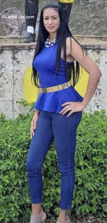 Date this good-looking Dominican Republic girl Alexandra from Santiago DO40617