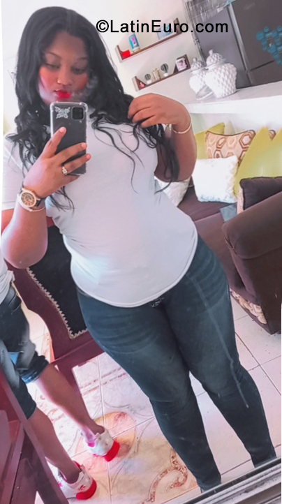 Date this voluptuous Dominican Republic girl Yoneiry from Santo Domingo DO40277