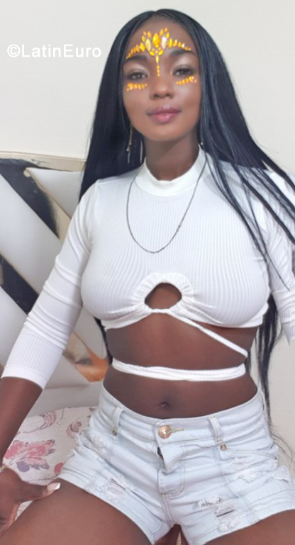 Date this foxy Colombia girl Nina from Cali CO30937