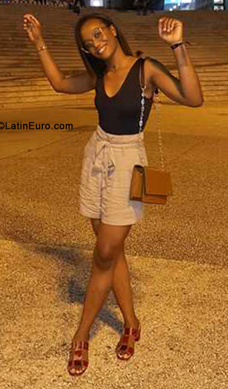 Date this foxy Portugal girl Tiagia from Lisbon PT102
