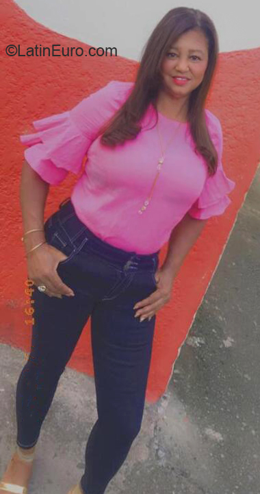 Date this hard body Dominican Republic girl Belqui from San Francisco Macoris DO40290