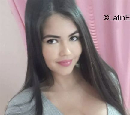 Date this nice looking Cuba girl Danilka from Holguin CU813