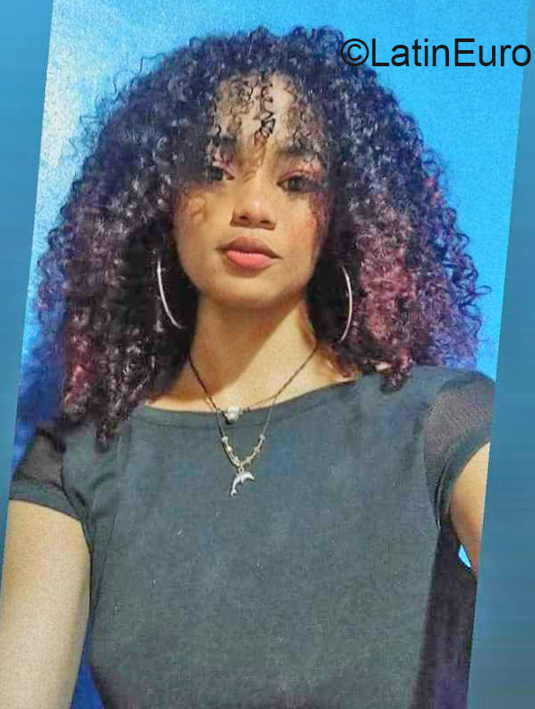 Date this delightful Colombia girl Dayana from Medellin CO31502