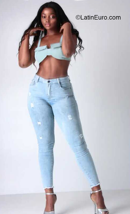 Date this beautiful Colombia girl Alexandra from Cali CO30958