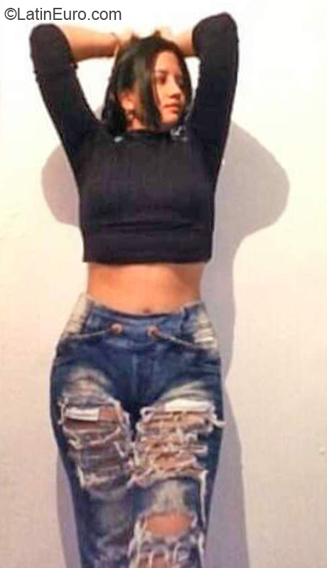 Date this hard body Colombia girl Yezy from Cali CO30988