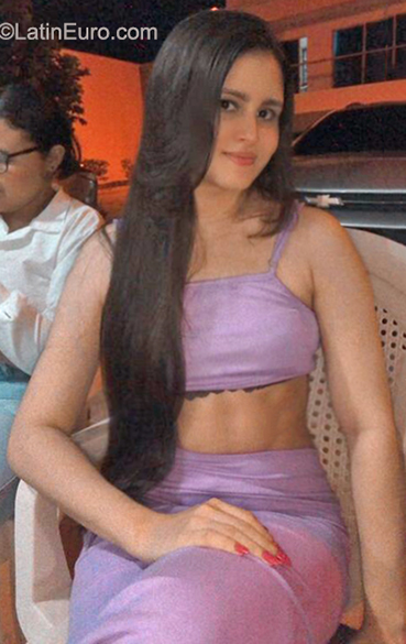 Date this tall Colombia girl Maria from Colombia CO30994