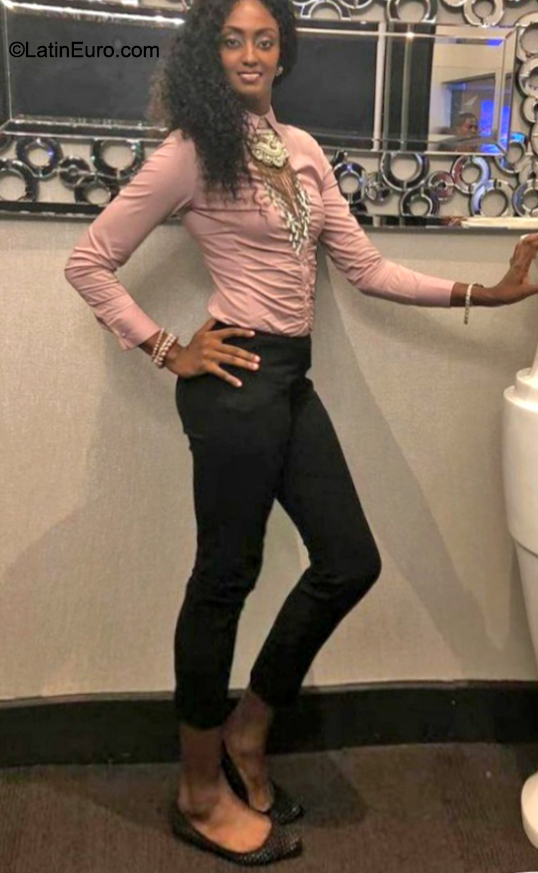 Date this funny Dominican Republic girl Elizabeth from Santo Domingo DO40305