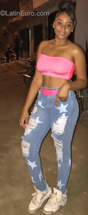 Date this funny Colombia girl Nahomy from Cali CO31006