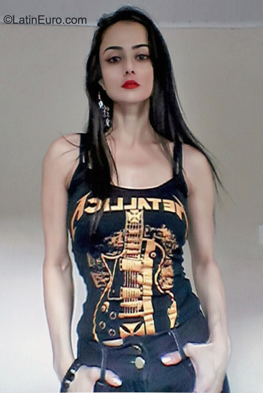 Date this voluptuous Brazil girl Claudia Miranda from Luna BR11515