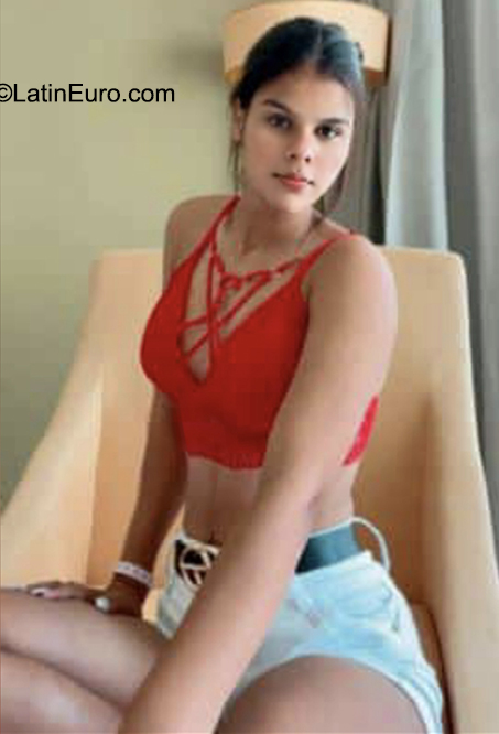 Date this gorgeous Cuba girl Daniela from Havana CU796