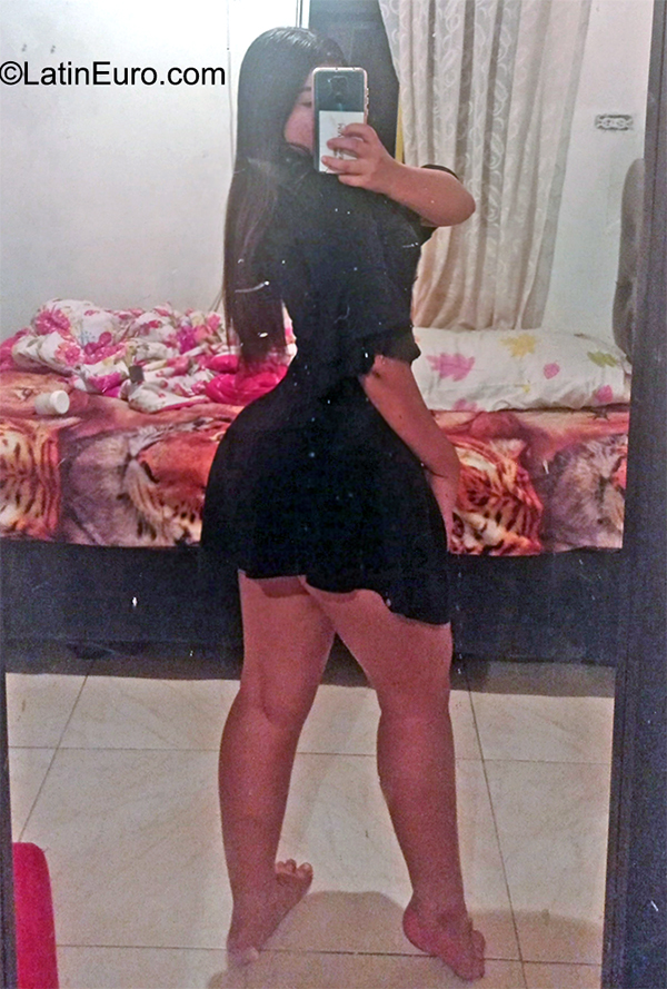 Date this gorgeous Colombia girl Yarelis from Barranquilla CO31406