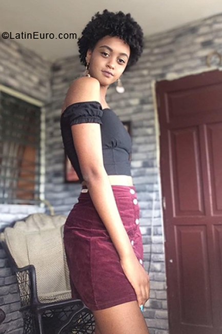 Date this nice looking Dominican Republic girl Rachel from Santo Domingo Oeste DO40324