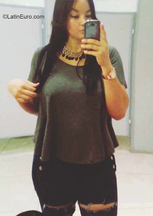 Date this happy Dominican Republic girl Amaia from Santo Domingo DO40339