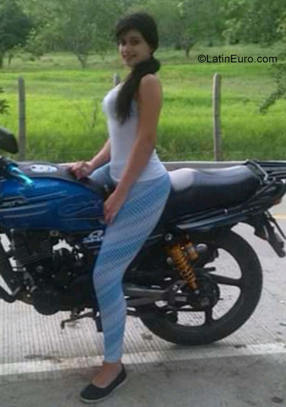 Date this young Colombia girl Geraldin from Medellin CO31079