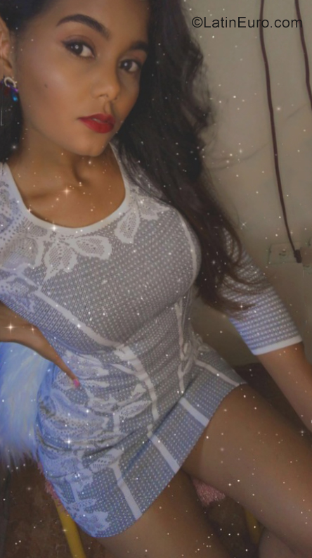 Date this nice looking Dominican Republic girl Ana from Santo Domingo DO40370