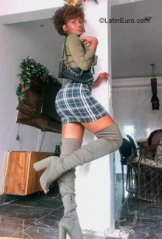 Date this cute Dominican Republic girl Hillary from Santo Domingo DO40385