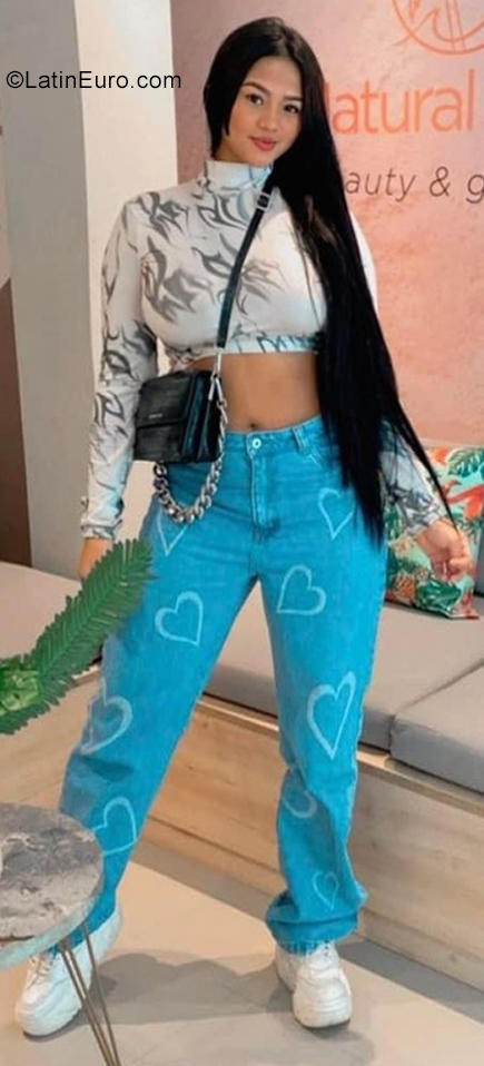 Date this hard body Colombia girl Shanel from Barranquilla CO31101