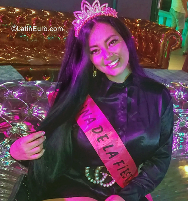 Date this georgeous Colombia girl Paola from Bogota CO31104