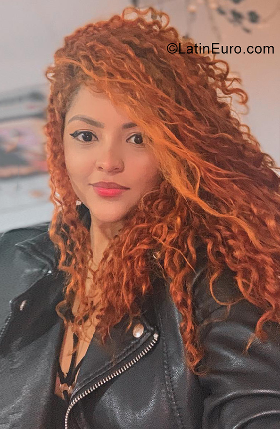 Date this beautiful Colombia girl Mely from Cartagena CO33549