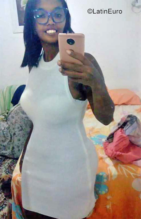 Date this nice looking Brazil girl Lela from Recife BR11587