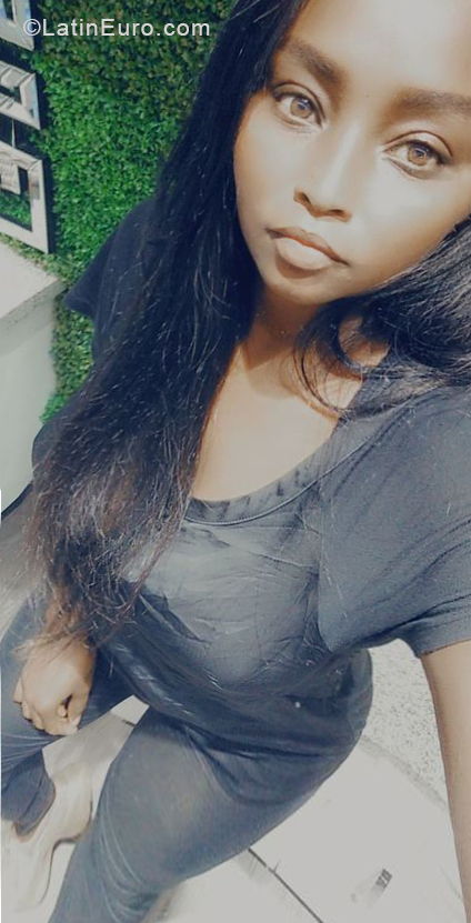 Date this nice looking Dominican Republic girl Flerida from Santo Domingo DO40402