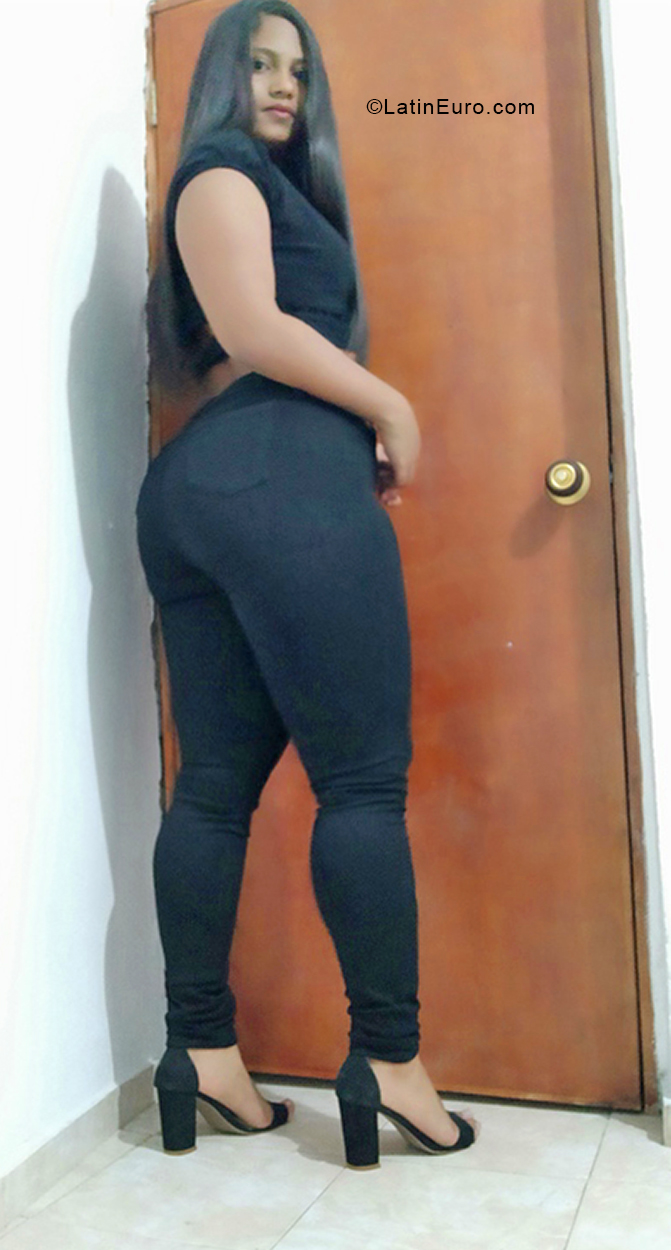 Date this hard body Colombia girl Bayaneth from Bogotá CO31125