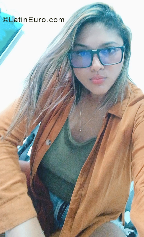 Date this young Colombia girl Andrea from Barranquilla CO31128