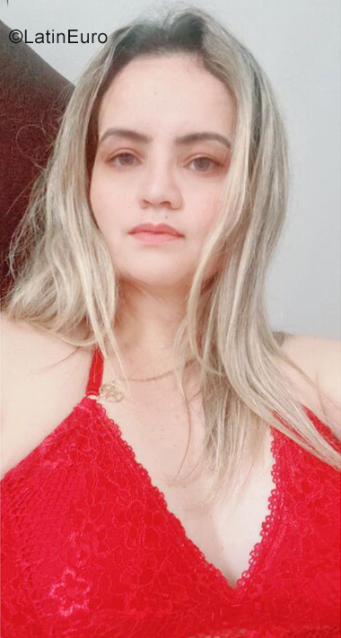 Date this voluptuous Brazil girl Camila from Uberlândia BR11589