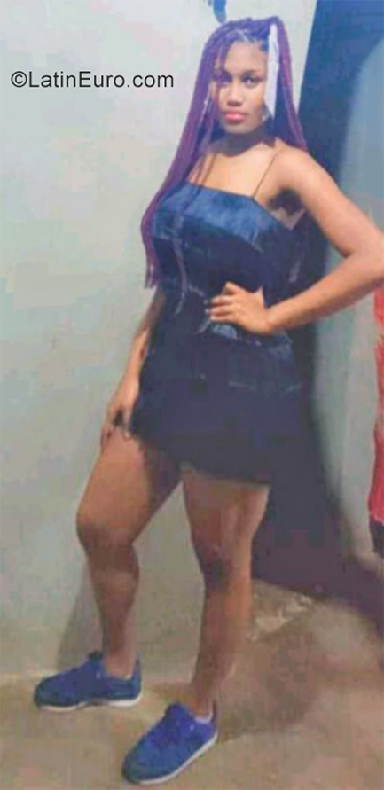 Date this charming Colombia girl Evarlides from Medellin CO31196