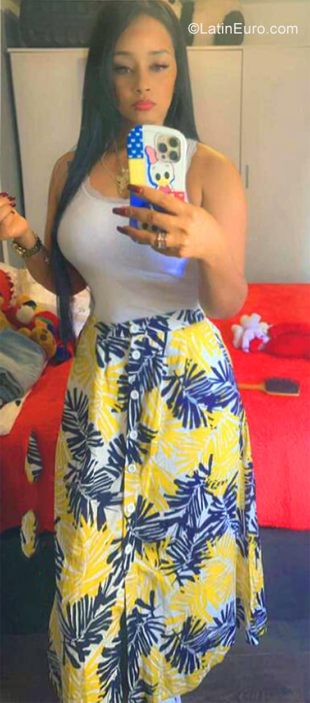 Date this funny France girl Claidys from Paris FR337